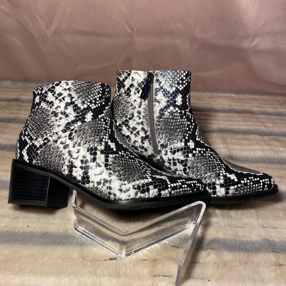 Blondo Waterproof Sabina Chelsea Boots Snakeskin Print Block‎ Heel Booties 7M